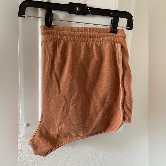 Universal Threads Shorts - Picture 3 of 4